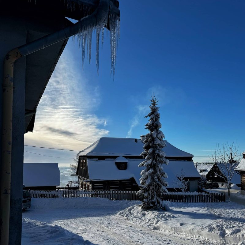 Zima v Pohádkové roubence