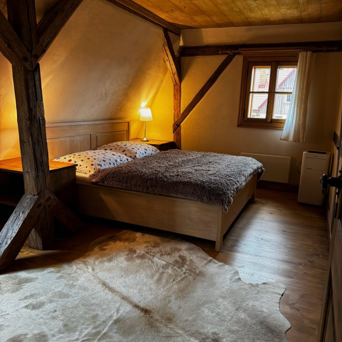 Pokoj ke kostelu v Pohádkové roubence