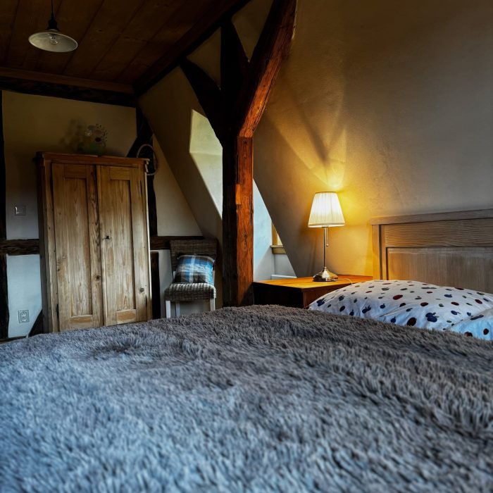 Pokoj ke kostelu v Pohádkové roubence